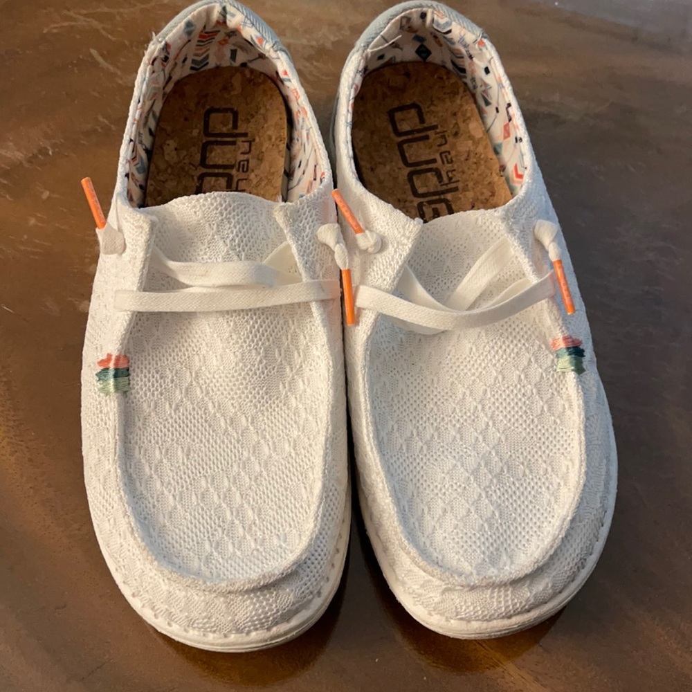 Hey dude Wendy size 8